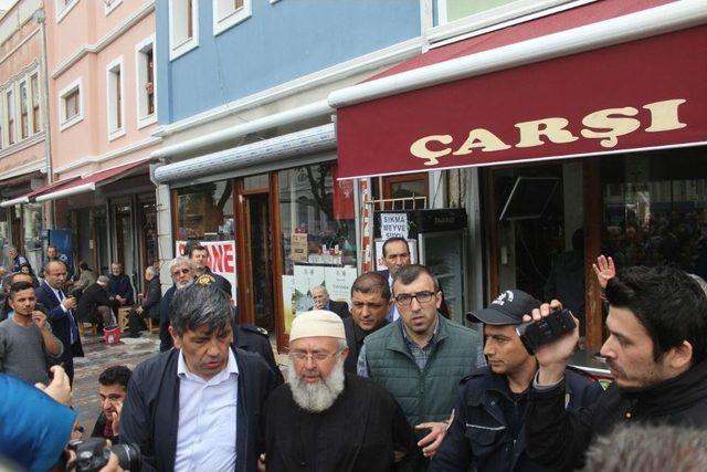 Sakarya’da Abdullah Gül’e ‘rabia’lı Protesto