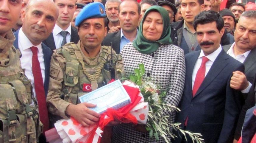 Afrin&rsquo;e Giden &Ouml;zel Birliklere &Ccedil;ok &Ouml;zel Karşılama