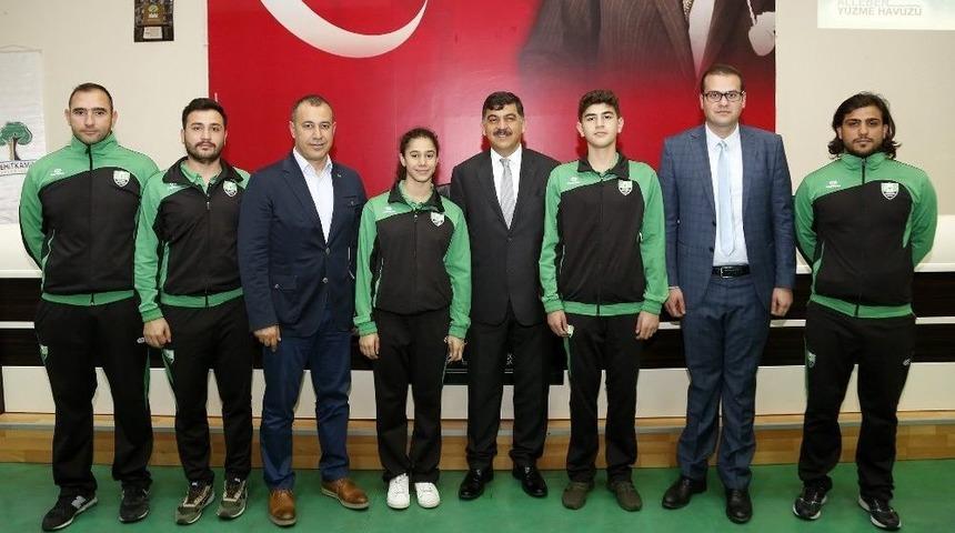 Başkan Fadıloğlu Altın Kula&ccedil;larla Bir Araya Geldi