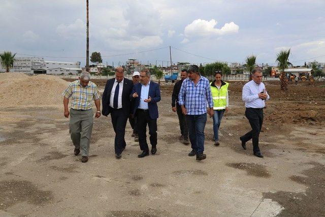 Başkan Çelikcan, Kına Konağı Ve Park İnşaatını Gezdi