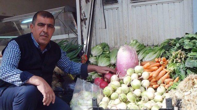 6 Kilo 380 Gramlık Turp Görenleri Şaşırttı