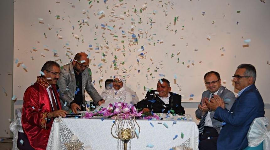 Engelli &Ccedil;ift D&uuml;nyaevine Girdi