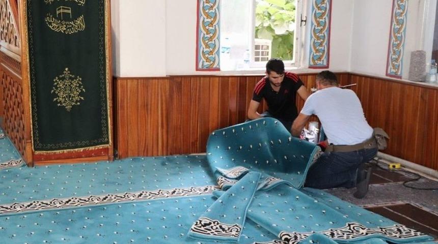 Siirt&rsquo;te Bazı Camilerin Halıları Yenilendi