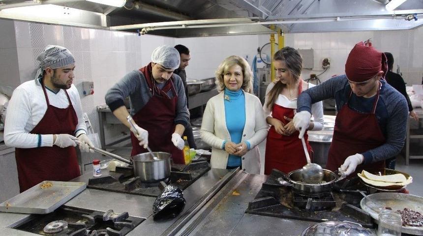 Fü Öğrencileri, Mutfakta Hünerlerini Sergiledi