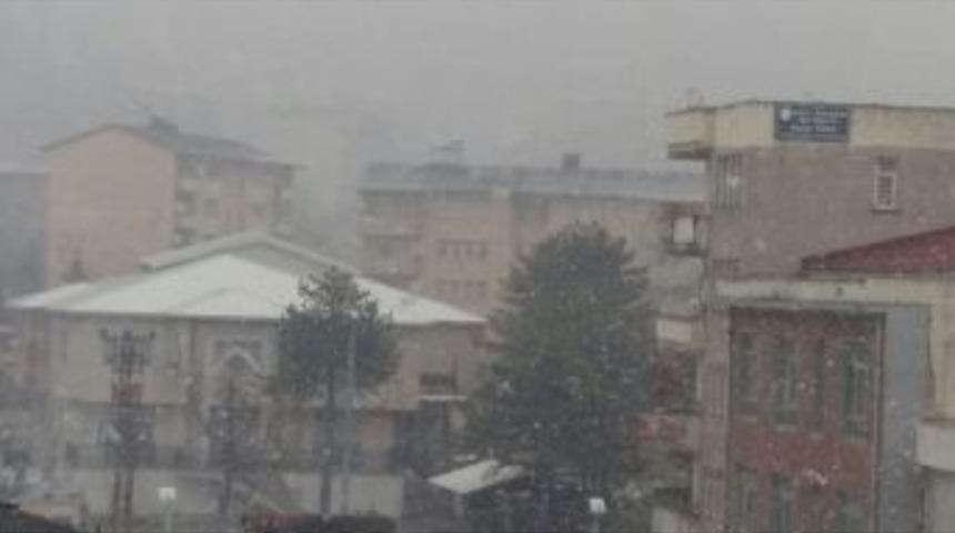 Hakkari’de Kar Ve Sis Etkili Olmaya Başladı