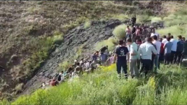 Askeri Zırhlı Araç Kaza Yaptı: 2 Asker Yaralı 1