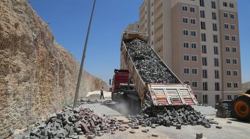 Eyy&uuml;biye Belediyesi Yol Yapım &Ccedil;alışmalarını S&uuml;rd&uuml;r&uuml;yor