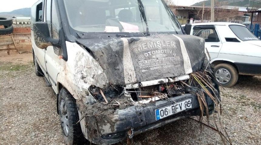 Denizli&rsquo;de İş&ccedil;i Servisi Sulama Kanalına Devrildi: 16 Yaralı