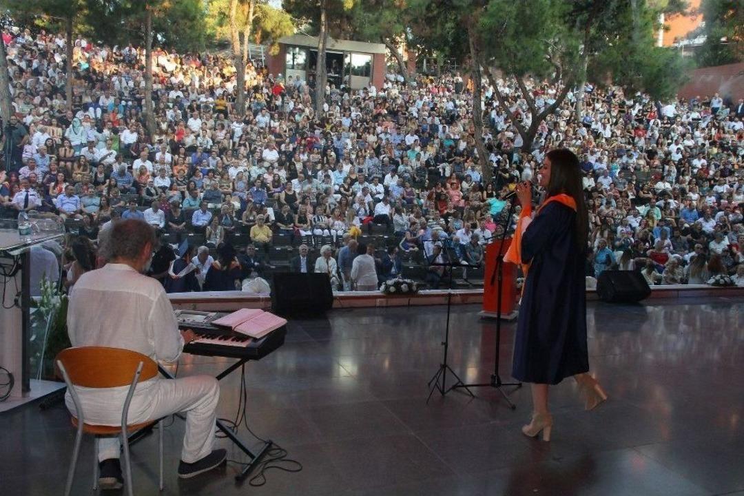 Mezuniyette M&uuml;zikli Veda