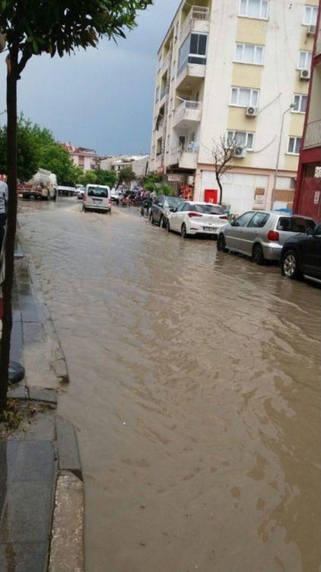 Saruhanlı’da 20 Dakika Süren Yağmur Hayatı Felç Etti