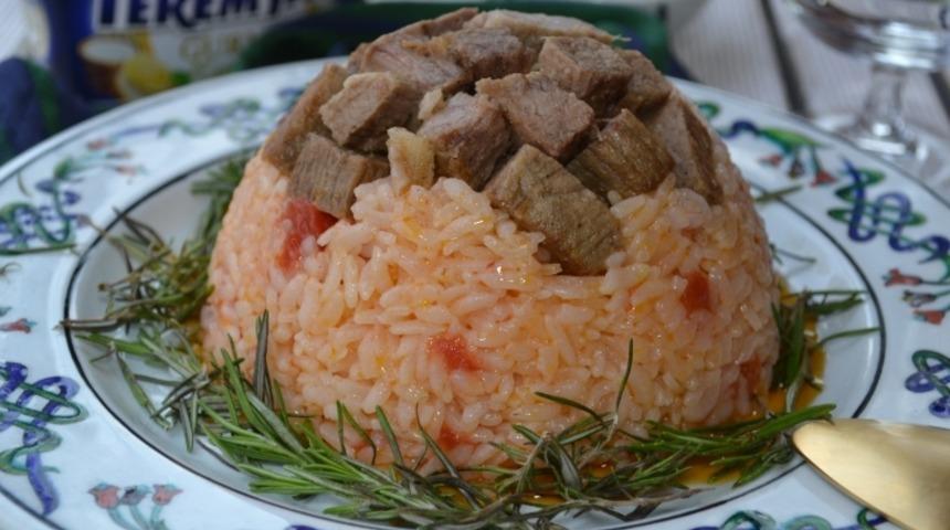 Domatesli Düğün Pilavı