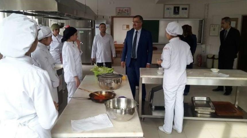 İl Milli Eğitim M&uuml;d&uuml;r&uuml; Tevke&rsquo;den Okul Ziyaretleri