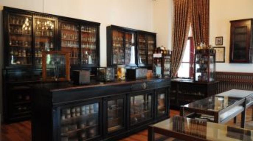 T&uuml;rkiye&rsquo;nin İlk Eczacılık Tarihi M&uuml;zesi İstanbul &Uuml;niversitesi&rsquo;nde A&ccedil;ılıyor