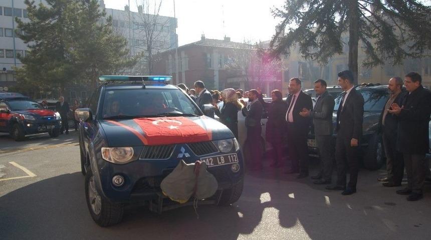 G&ouml;n&uuml;ll&uuml; Sağlık&ccedil;ılar Sınıra Uğurlandı