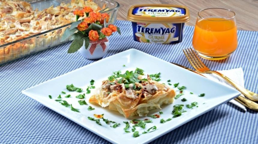 Soslu Tavuk Böreği