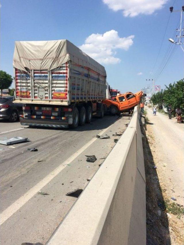 Karayolunda Çalışma Yapan Araca Kamyon Çarptı: 1 Yaralı