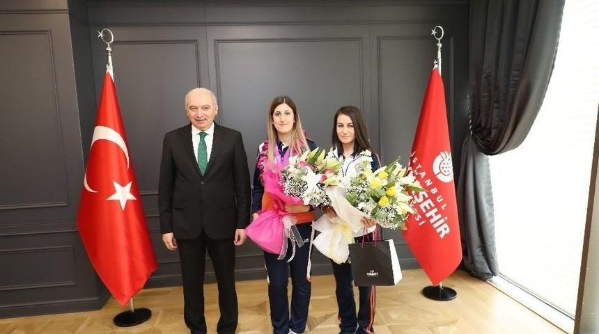 İbb Başkanı Uysal, D&uuml;nya 2&rsquo;incisi Sporcuyla Bir Araya Geldi