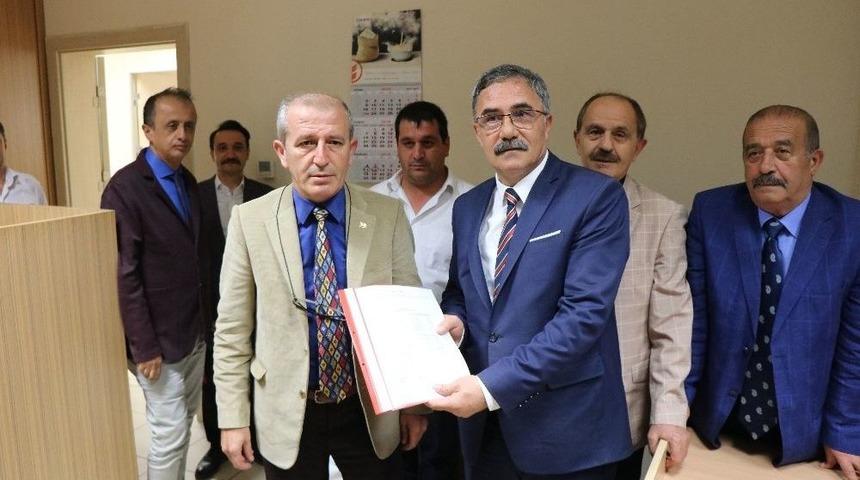 Sesob Başkanı Ey&uuml;b G&uuml;ler Mazbatasını Aldı