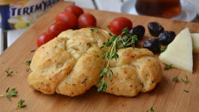 Sarımsaklı ve Baharatlı Çay Saati Ekmeği