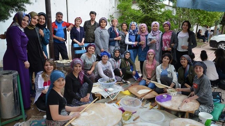 Sağlık Lisesi &Ouml;ğrencileri H&uuml;nerlerini Sergiledi