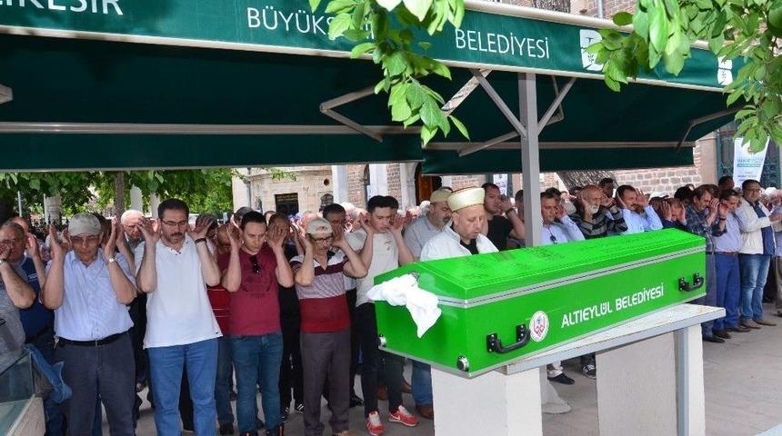 M&uuml;cahit &Ccedil;ilesiz Son Yolculuğuna Uğurlandı