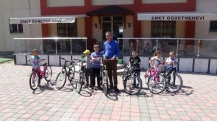 Kaymakam&rsquo;dan 7 &Ouml;ğrenciye Bisiklet
