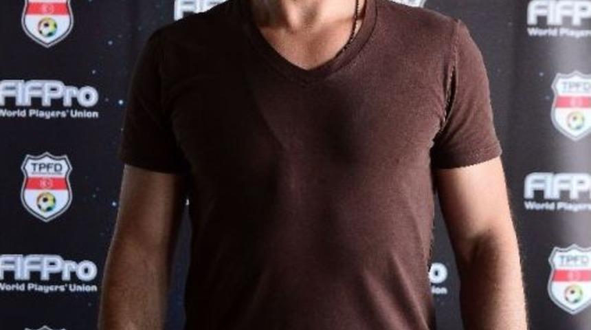 (&ouml;zel Haber) Emre Aşık: &ldquo;kul&uuml;ps&uuml;z Futbolcuları Umutsuz Ruh Halinden &Ccedil;ıkarmayı Ama&ccedil;lıyoruz&rdquo;