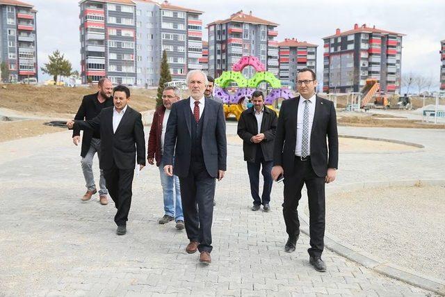 Başkan Saraçoğlu, Oyun Parkı Ve Peyzaj Çalışmalarını Yerinde İnceledi