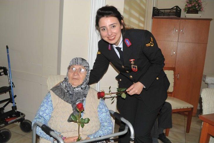 Jandarmadan Huzurevine “anneler Günü” Ziyareti G1