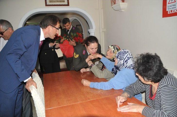 Jandarmadan Huzurevine “anneler Günü” Ziyareti G2