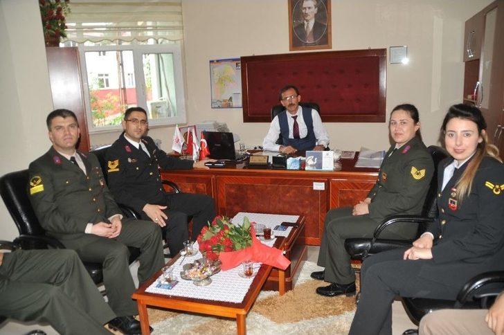 Jandarmadan Huzurevine “anneler Günü” Ziyareti G3