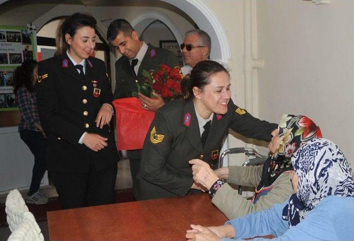 Jandarmadan Huzurevine “anneler Günü” Ziyareti G4