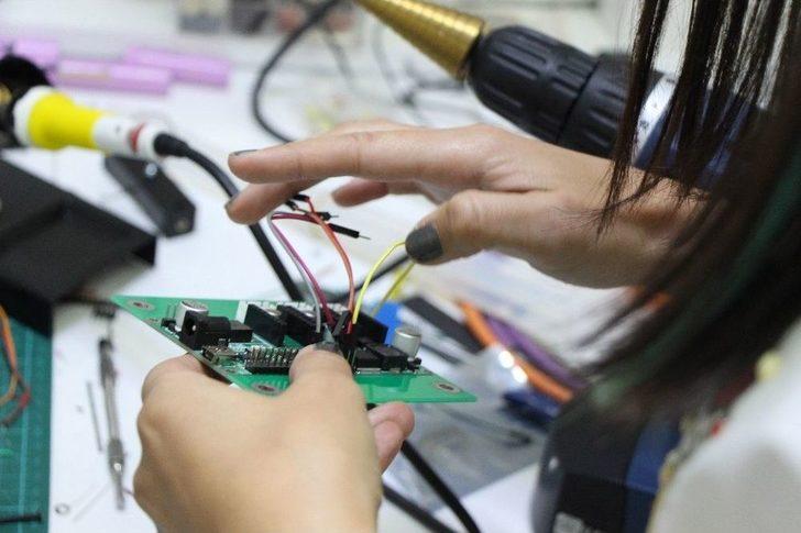 Bu Baston Engellilerin Gözü Oluyor G4