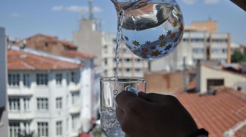 Yaz Aylarında Su Tüketimi Hayati Önem Taşıyor