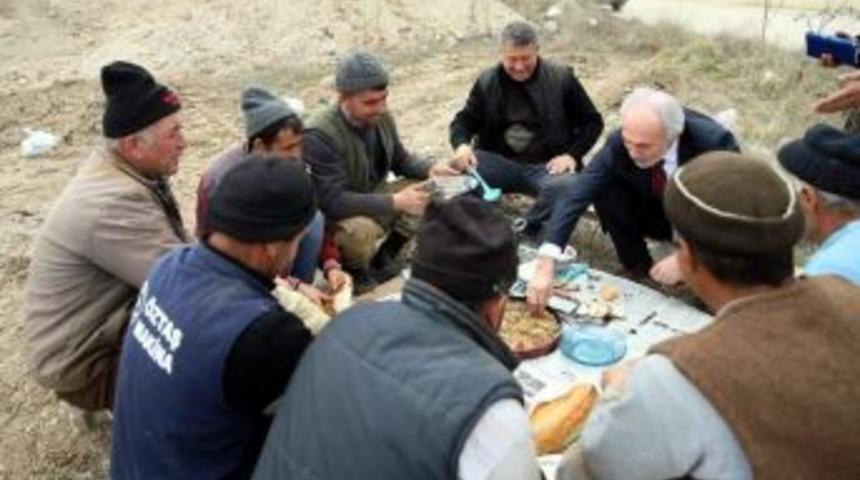 Başkan, İnşaat İş&ccedil;ileriyle Yemek Yedi