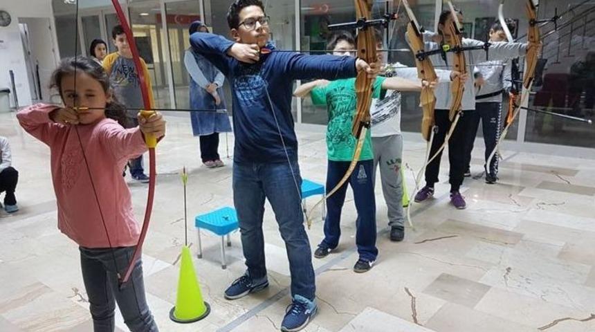 Tekirdağ&rsquo;da &Ccedil;ocuklar Ata Sporu Ok&ccedil;uluğu &Ouml;ğreniyor