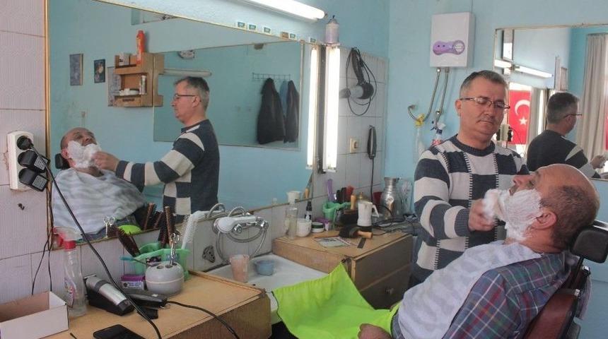 Bir G&uuml;nl&uuml;k Hasılatını Mehmet&ccedil;ik Vakfı&rsquo;na Bağışladı