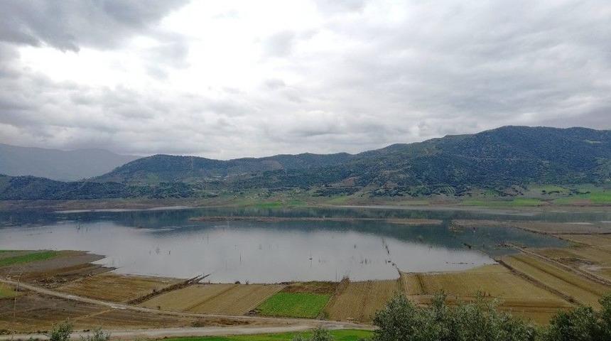 Beydağ Barajındaki Kuraklık &Uuml;reticiyi Vurdu