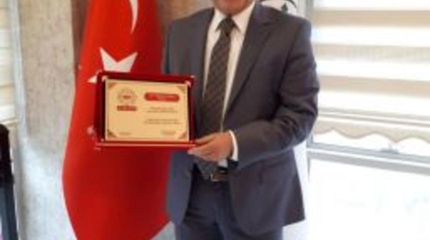 Başkan Yiğit’e Yılın Belediye Başkanı Ödülü