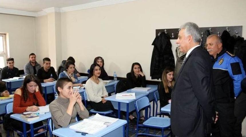 Vali Toprak Destekleme Kurs Merkezini Ziyaret Etti