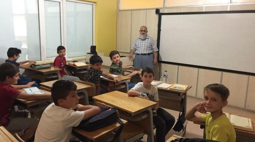 Bilgi Ve K&uuml;lt&uuml;r Evine Akyazı M&uuml;ft&uuml;s&uuml;nden Anlamlı Ziyaret