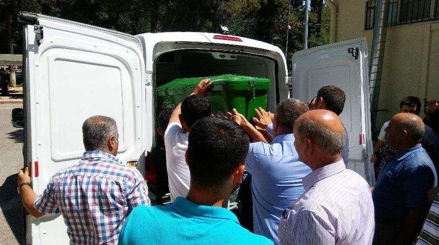 Eski Mhp İl Başkanı Arıların Saldırısında &Ouml;ld&uuml;