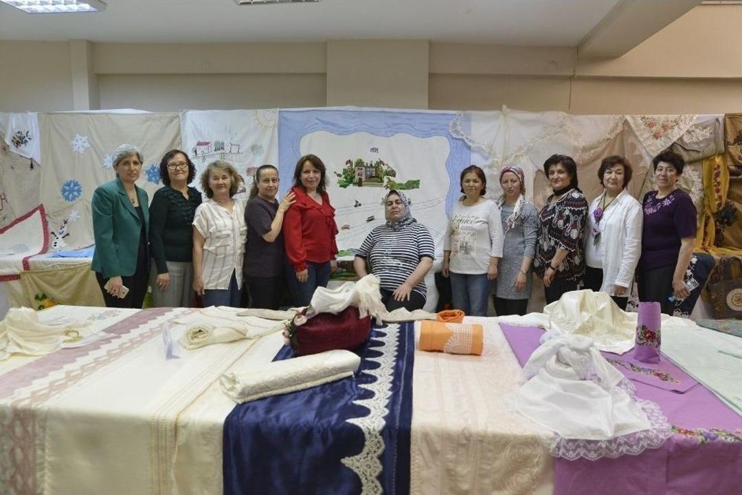 Kadınların El Emekleri G&ouml;r&uuml;c&uuml;ye &Ccedil;ıktı