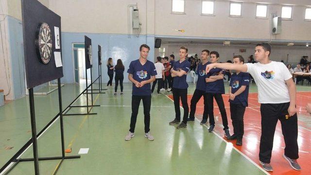 Spor Şenliklerinde Dart Ve Tenis Heyecanı Yaşandı