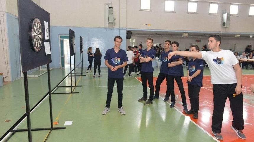 Spor Şenliklerinde Dart Ve Tenis Heyecanı Yaşandı