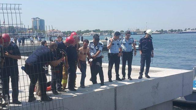 Kadıköy’de Denize Düşen Genci Arama Çalışmaları Devam Ediyor