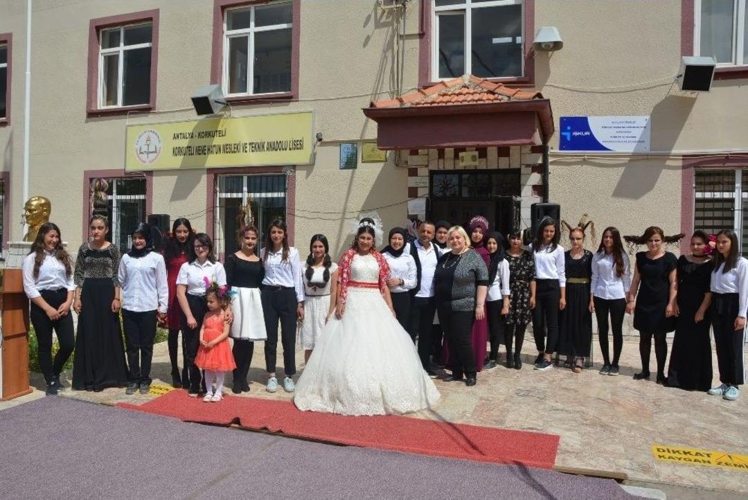 Yılsonu Defilesi G&ouml;z Kamaştırdı