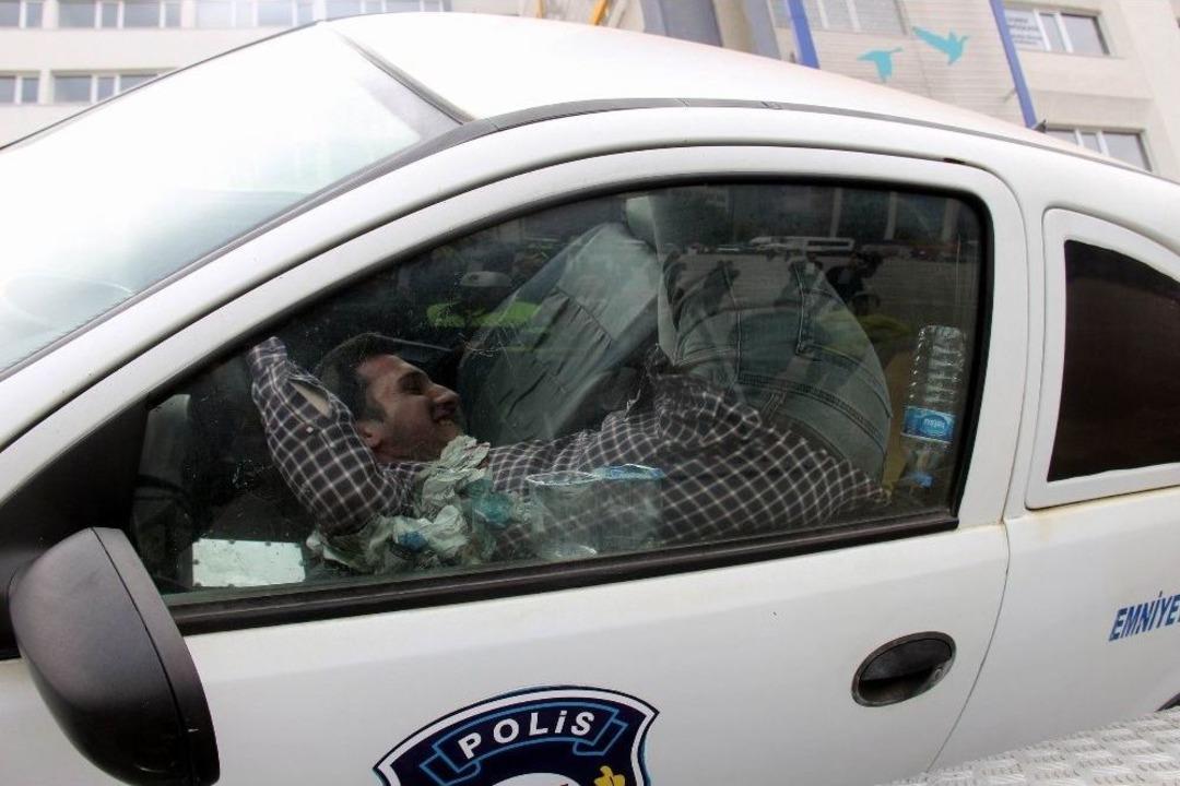 Emniyet Kemerinin &Ouml;nemini Takla Atınca &Ouml;ğrendiler