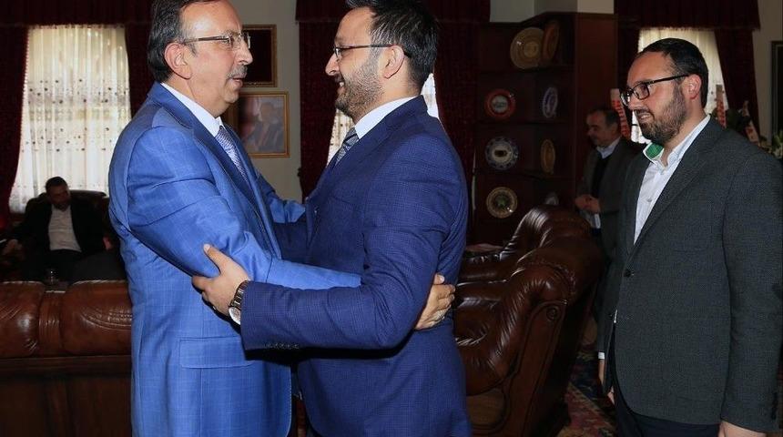 Ak Parti Heyeti Belediye Başkanı Se&ccedil;en&rsquo;e Hayırlı Olsun Ziyaretinde Bulundu