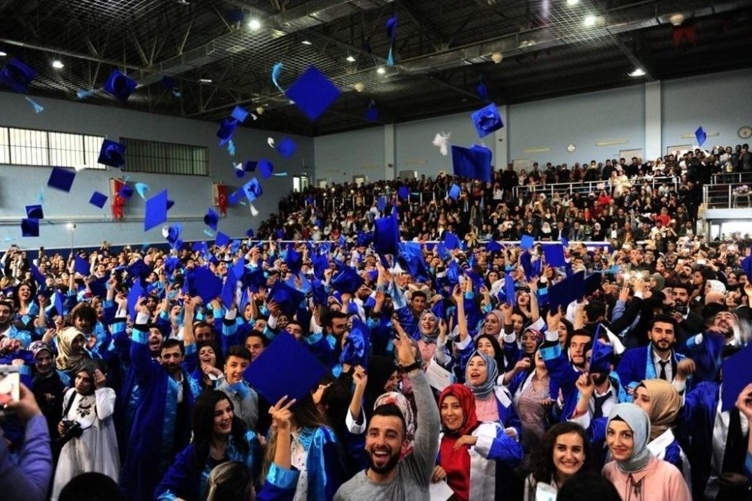 Yy&uuml;&rsquo;de Mezuniyet Sevinci